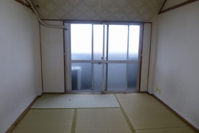 Living and room. Good day in the Japanese-style room 6 quires south-facing balcony