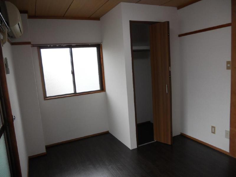 Living and room. Nishiichiman Okazaki sixth building 1K