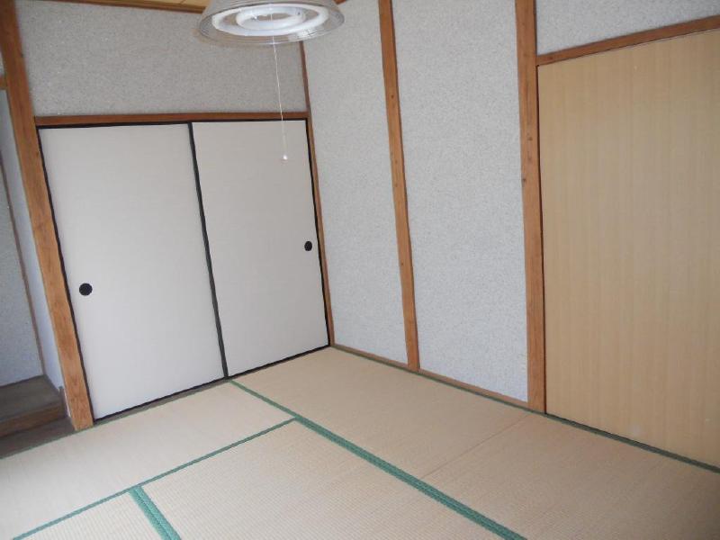 Living and room. Yamakoshi-cho rented house Japanese-style room Housed there