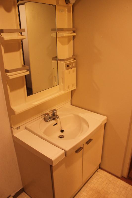 Wash basin, toilet. Receipt ・ shelf ・ It is a vanity with a pedestal