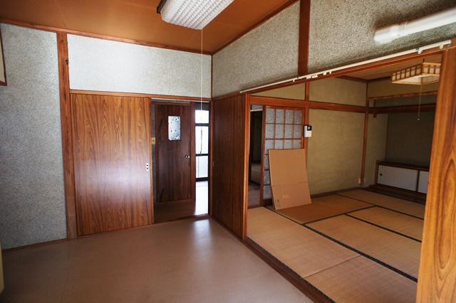 Non-living room. Room positional relationship between a Japanese-style room as DK and living