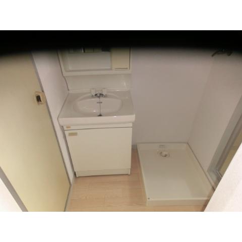 Washroom. Stand-alone washbasin, It can be installed in the washing machine room! !