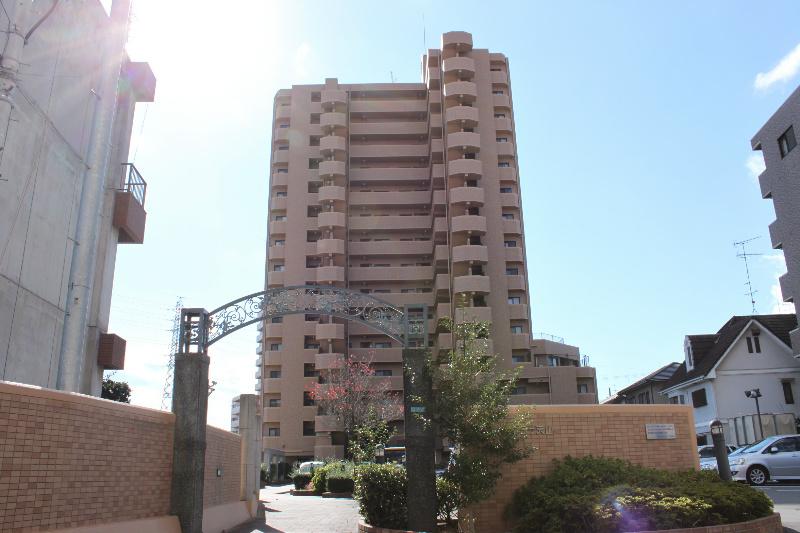 Local appearance photo. It stands out sense of scale of the 15-story.