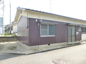 Building appearance. Wooden bungalow rented house type