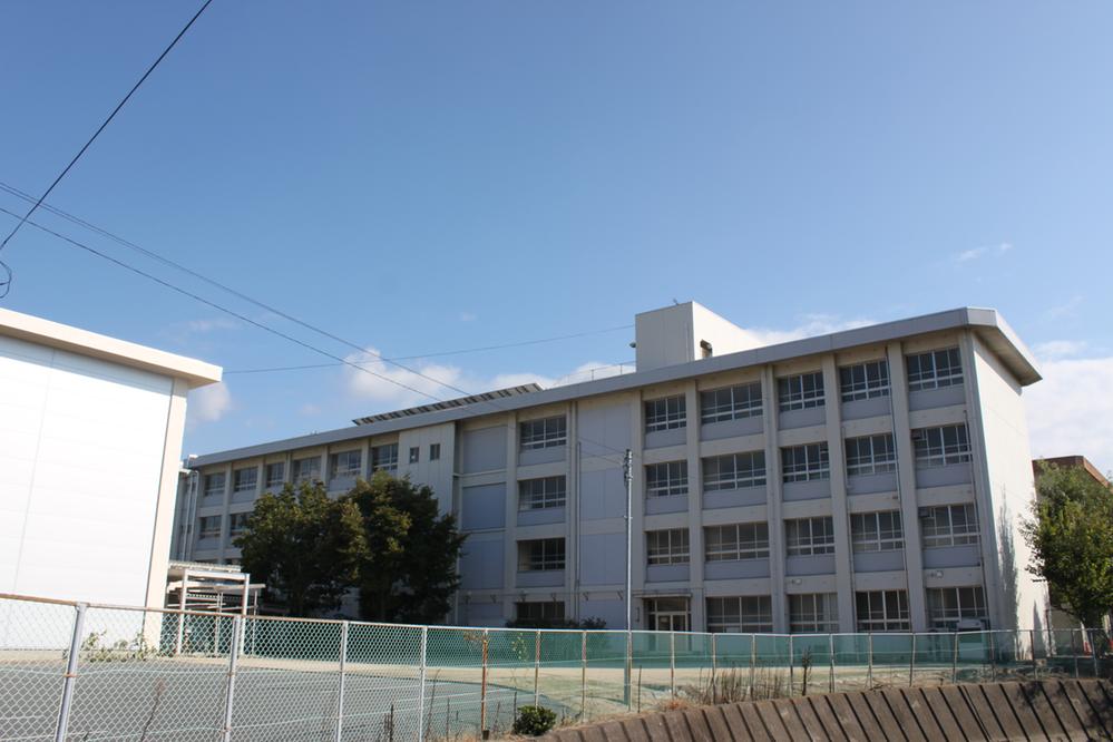 Primary school. 1540m to Matsuyama Municipal Hisae Elementary School