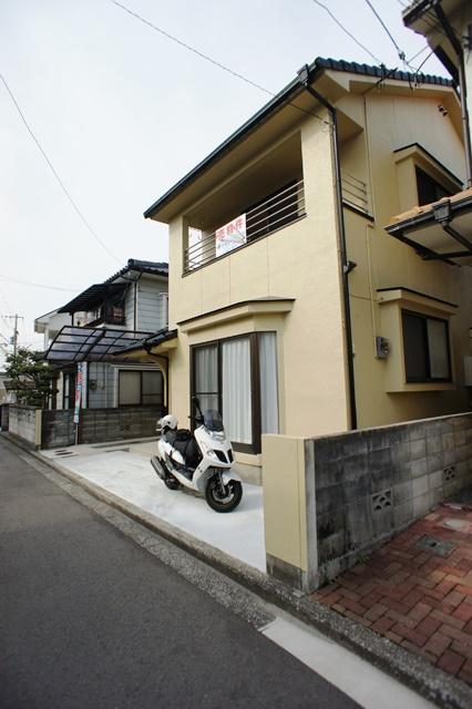 Local appearance photo. From local southeast