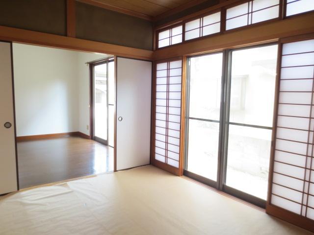 Living and room. Matsuyama Yoshifuji Rented house 1F Japanese-style room