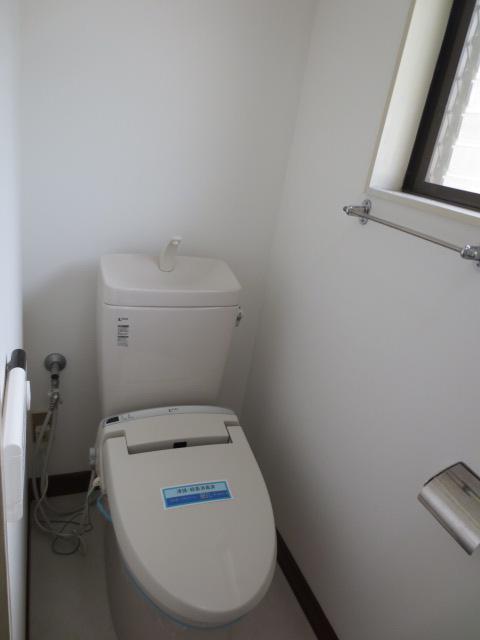 Toilet. Matsuyama Yoshifuji Rented house WC