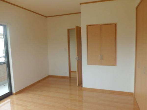 Non-living room. 2 Kaiyoshitsu, Each room is with a closet.