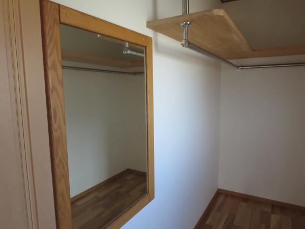 Other introspection. In Tokaze back door door adoption, Well-ventilated is good corridor.