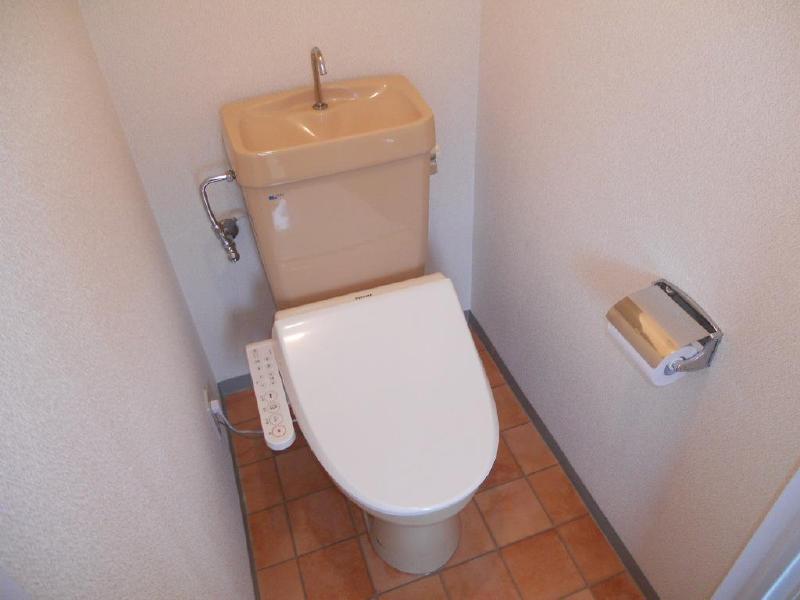 Toilet. Horie-cho 1K Cleaning toilet seat