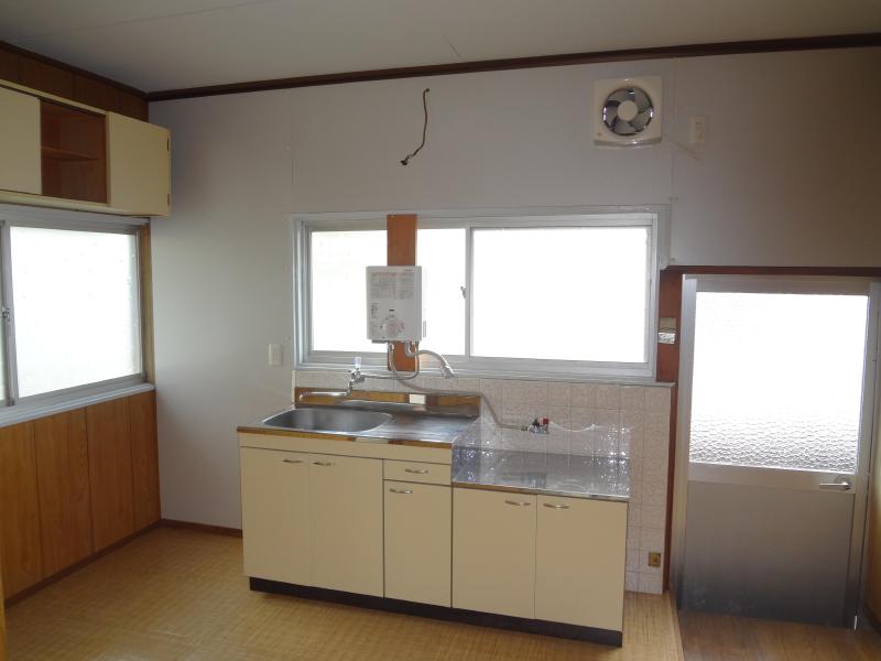 Kitchen. Furukawakita Detached kitchen Back door