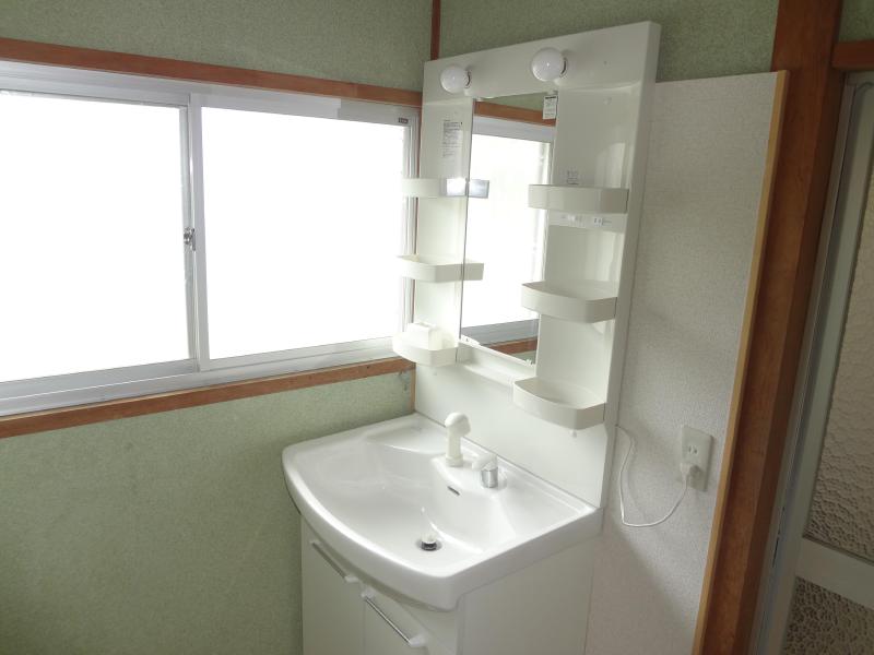 Washroom. Furukawakita Detached Washbasin with shower