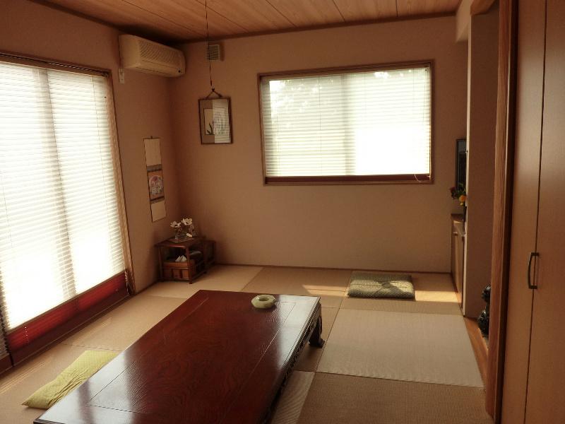 Non-living room. It is a 6-mat Japanese-style room of the Ryukyu tatami-style