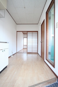 Living and room. In addition to Okemasu such as shelf of K3 quires refrigerator