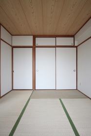 Living and room. There closet Japanese-style room 6 quires