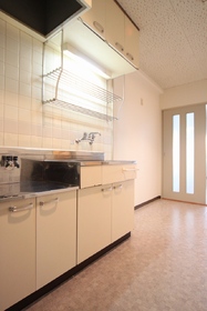 Kitchen. Even space to put the kitchen two-burner gas stove can be installed refrigerator and shelves