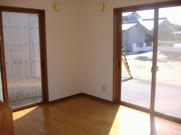 Same specifications photos (living)