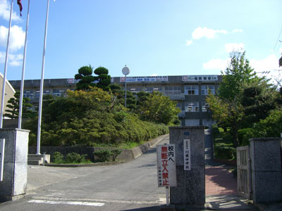 Junior high school. Niihama Tachikawa east junior high school (junior high school) up to 1907m