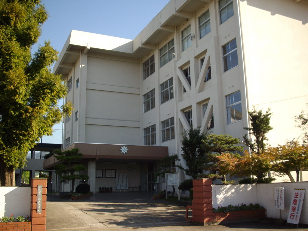 Junior high school. Niihama City Funaki until junior high school (junior high school) 868m