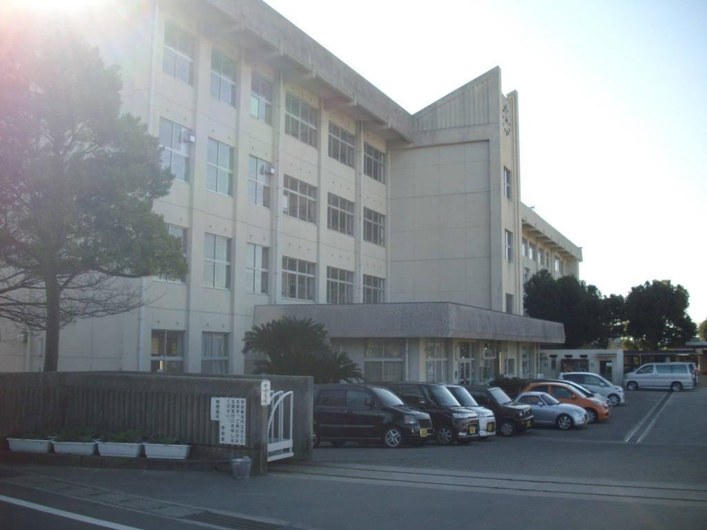 Primary school. Niihama City Funaki up to elementary school (elementary school) 671m