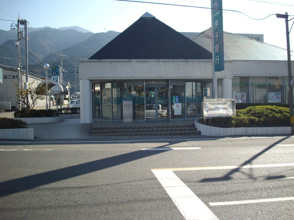 Bank. Iyo Bank Funaki 628m to the branch (Bank)