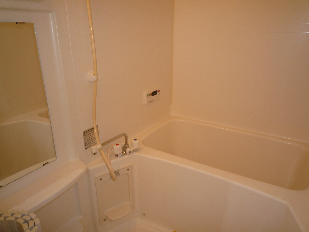 Bath. Bathroom Dryer ・ Add 焚給 hot water function ・ There are shower.