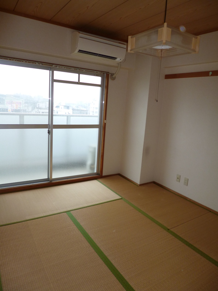 Other room space. Japanese-style room to settle