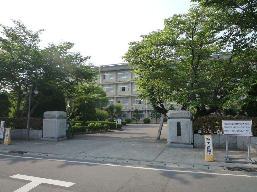 high school ・ College. 958m until the Ehime Prefectural Niihama Higashi High School
