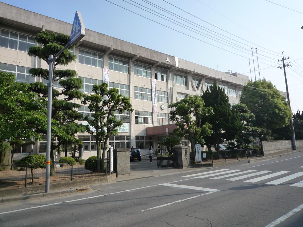 Junior high school. Niihama Tatsuhigashi until junior high school 630m