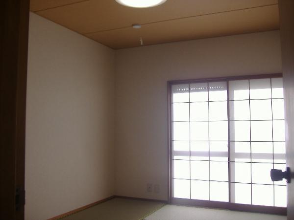 Non-living room. Japanese-style room Tatami mat sliding door shoji cross-paste instead of already