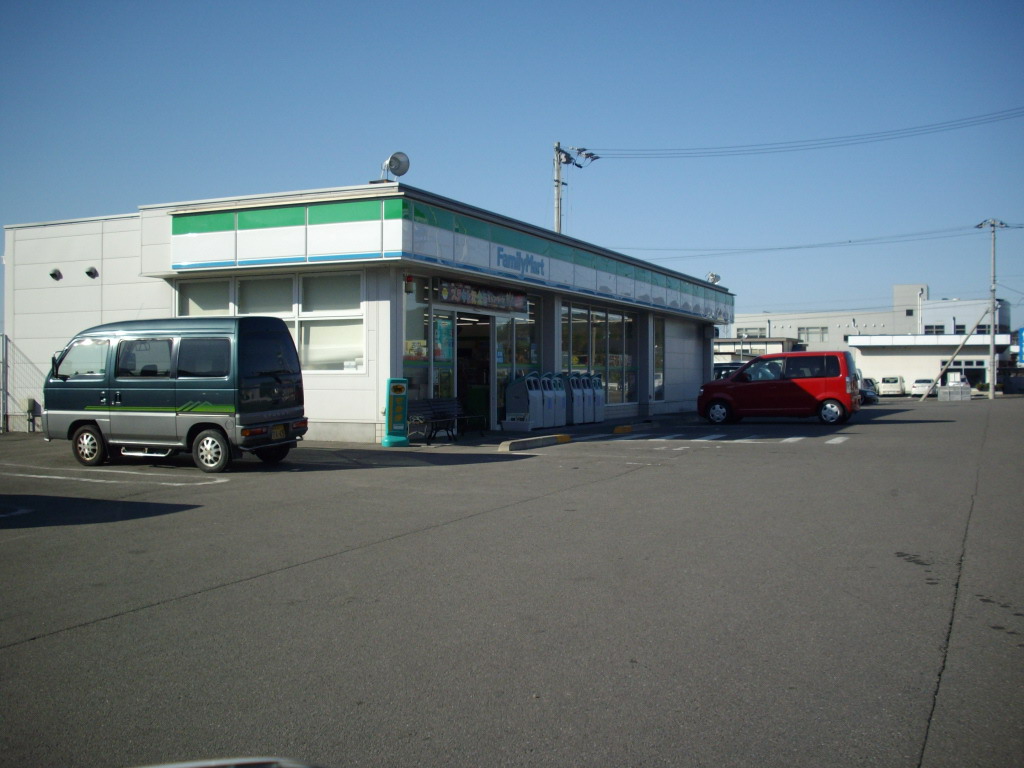 Convenience store. FamilyMart Niihama Miyahara shop until the (convenience store) 563m