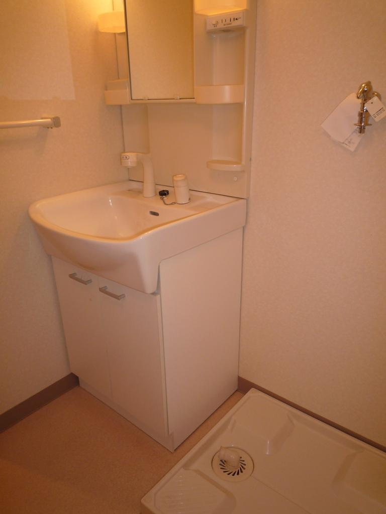 Washroom. Washing machine in the room ・ There washbasin.