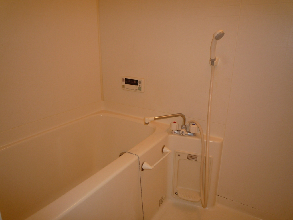 Bath. Bathroom add 焚給 hot water function ・ There are shower.