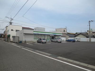 Convenience store. FamilyMart Niihama Izumiike store up (convenience store) 444m