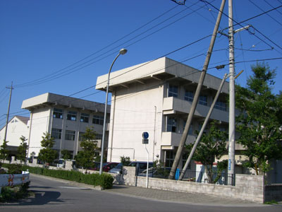 Junior high school. 2100m to the south junior high school (junior high school)