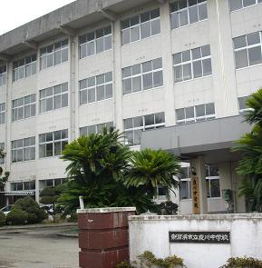 Junior high school. Niihama City Izumikawa until junior high school (junior high school) 495m