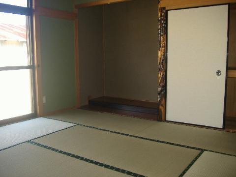 Non-living room. Tatami mat was exchange! 