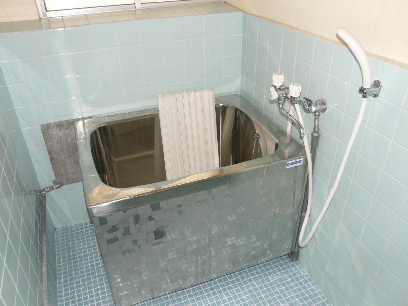 Bath. Bathroom with shower