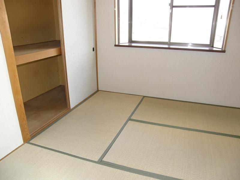 Toilet.  ☆ LDK next to Japanese-style room ☆  Bay windows with sunny