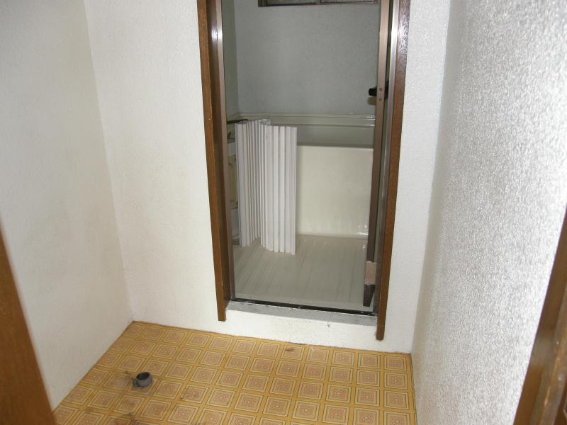 Washroom.  ☆ bathroom ☆  Indoor Laundry Storage