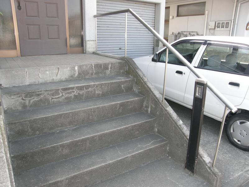 Washroom.  ☆ Entrance before the stairs ☆  Handrail with