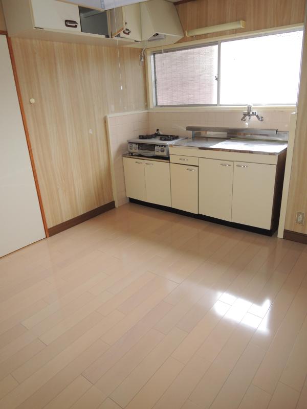 Kitchen.  ※ With stove ※