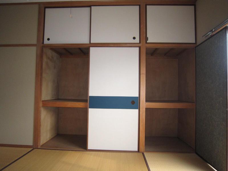 Receipt. Japanese-style room Armoire