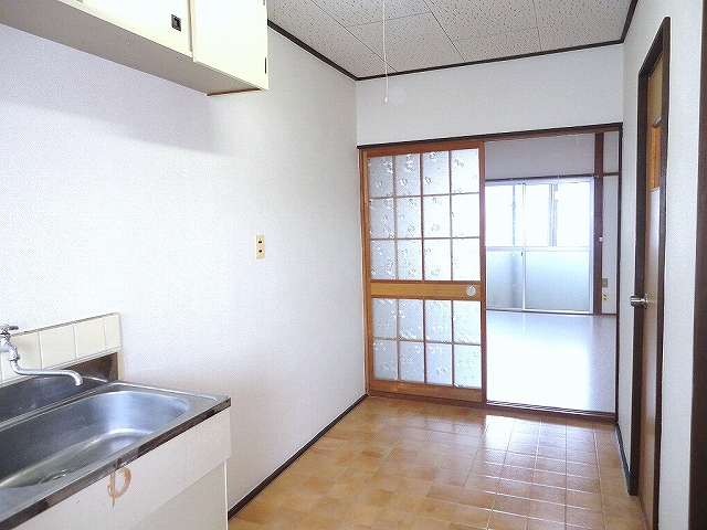 Kitchen. It is also convenient with shelf to the top ☆ 
