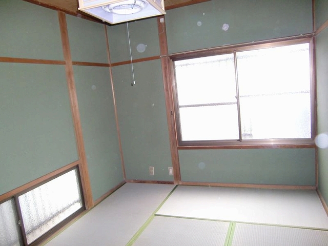 Living and room. 1 Kaitatami was Omotegae.