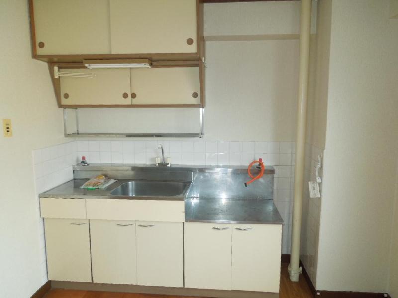 Kitchen. Kotobuki Home kitchen Gas stove installation Allowed