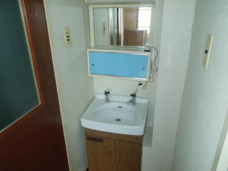 Washroom. Kotobuki Home Wash basin