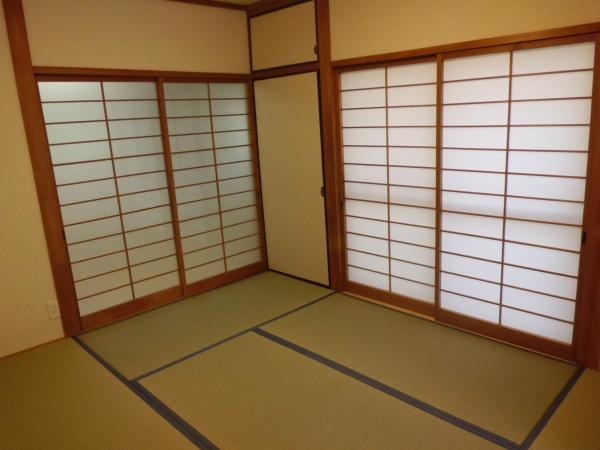 Living. 1F Japanese-style room. Tatami mat replacement. You can use widely in the LDK and Tsuzukiai. 