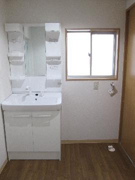 Wash basin, toilet. Wash room that leads to both the bathroom and toilet
